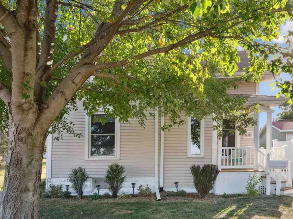 1715 7th Ave, Belle Plaine, IA 52208