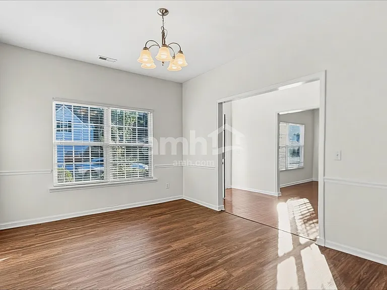 1010 Golden Crest Dr — Photo 6