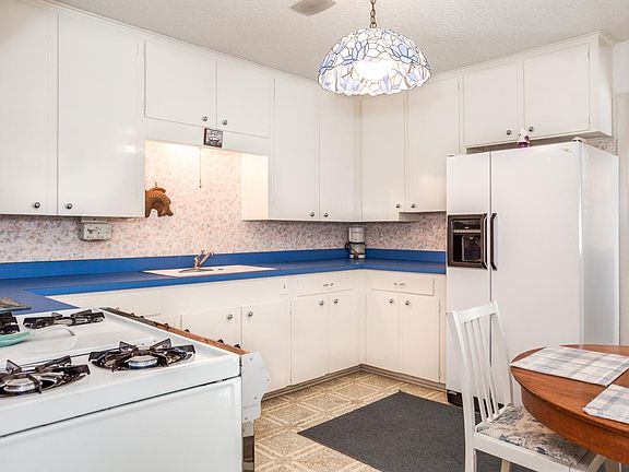 5th image of 3916 Avenue S 1/2