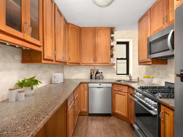 250 West 16th Street image 6 of 10