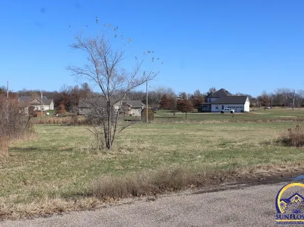 9776 Sunny Ct, Meriden, KS 66512