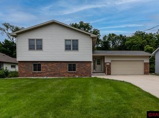 308 Stoltzman Rd, Mankato, MN 56001