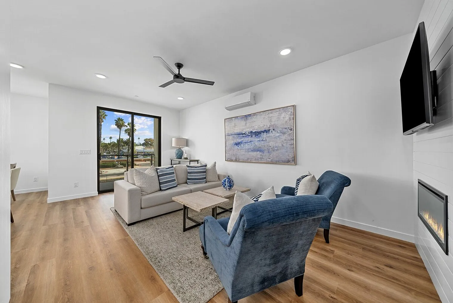 3 bed, 3.0 bath, 10763 sqft, $7,878 — Photo 3