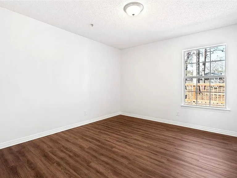 1240 Lynchburg Ct — Photo 18