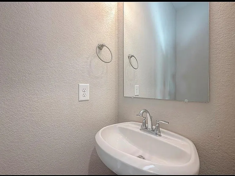 8700 Laurel Crest Dr — Photo 20