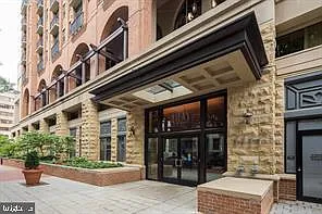 1111 25th St NW #622