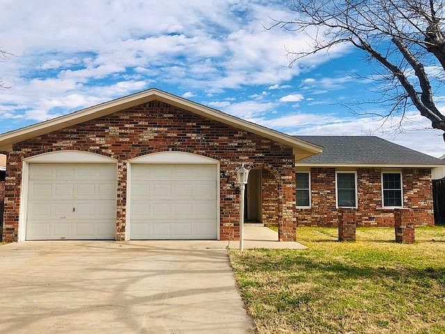 1st image of 3736 Oakridge Dr