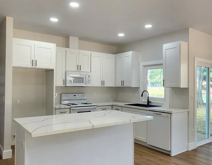 213 Rhode Island Cir — Photo 2