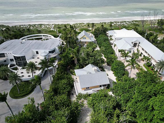2nd image of 16418 Captiva Dr
