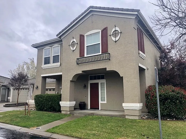 340 Caples Dr — Photo 1