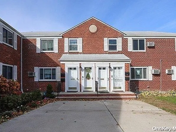 71-08 260th Street #Gv 105, Glen Oaks, NY 11004