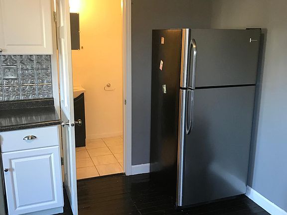 3rd image of 1113 Mount Pleasant Ave