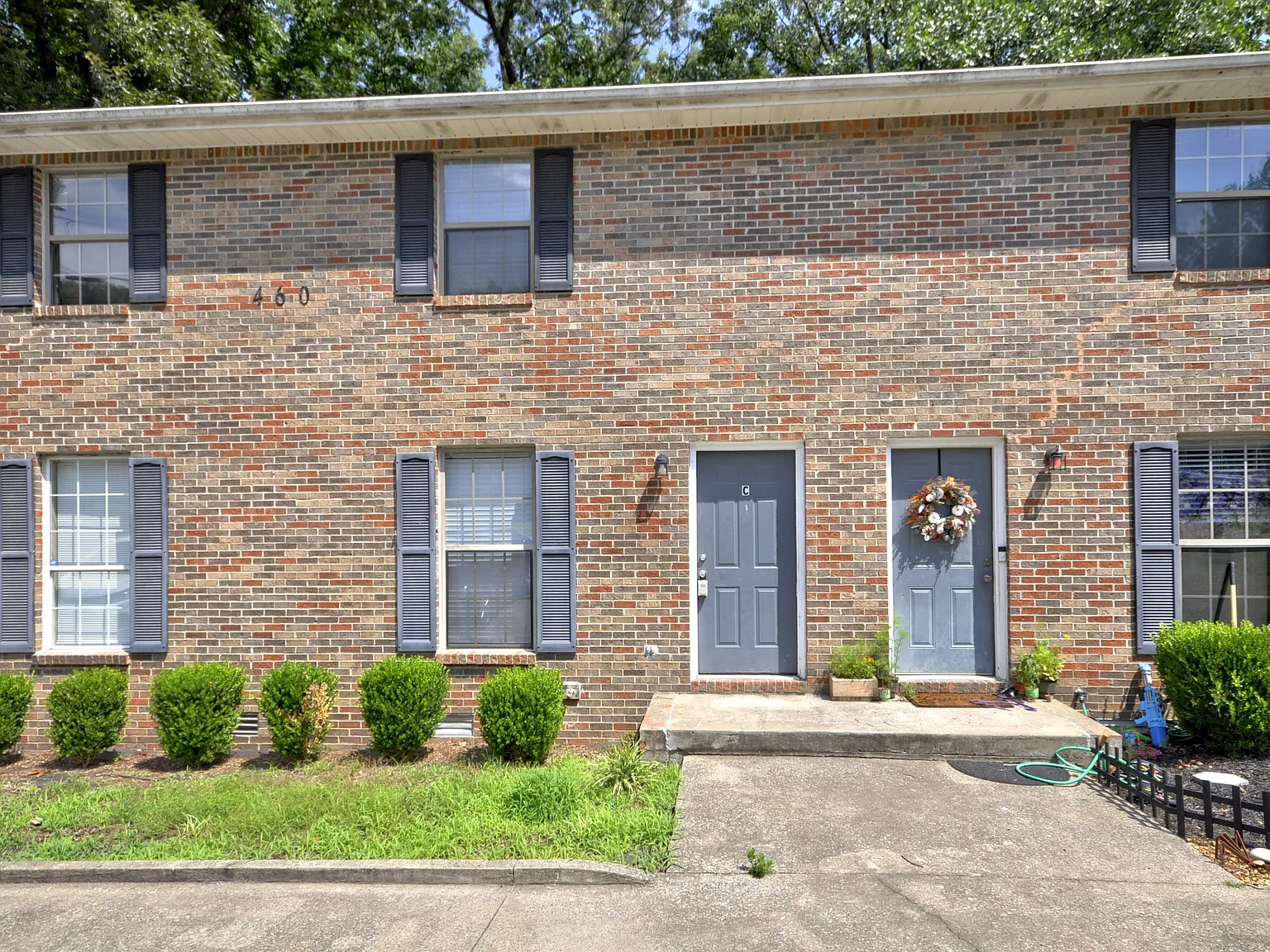 2 bed, 1.5 bath, 1100 sqft, $980 — Photo 1