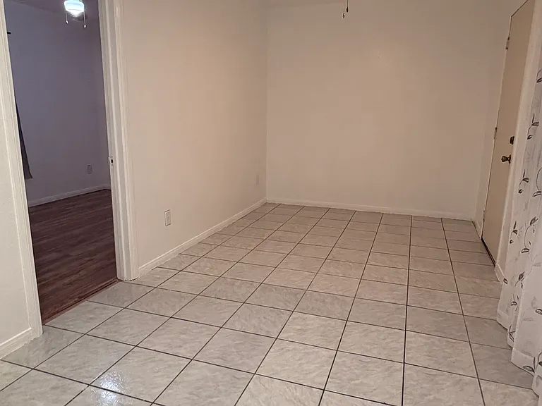 208 S Thorson Ave — Photo 6