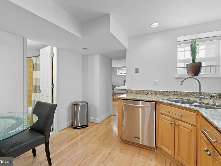 936 T St NW #B — Photo 8
