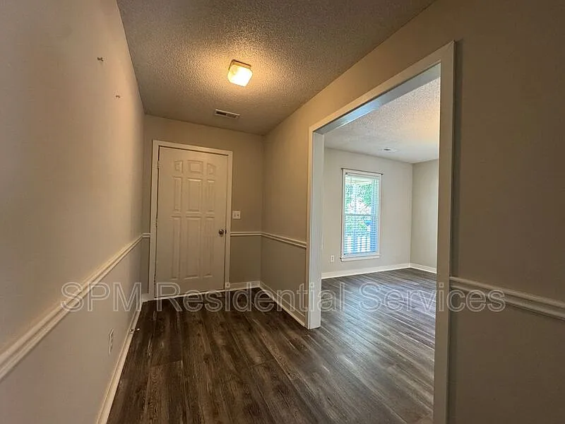 3 bed, 2.0 bath, 1617 sqft, $1,950 — Photo 3