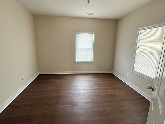 3rd image of 1117 Douglas Ave