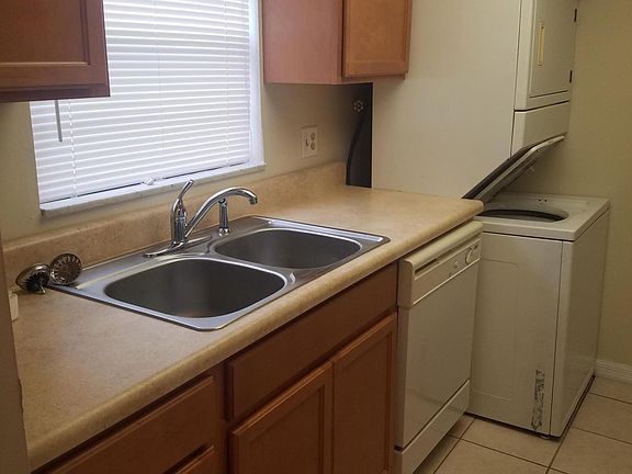 4th image of 1611 SE 25th St #0