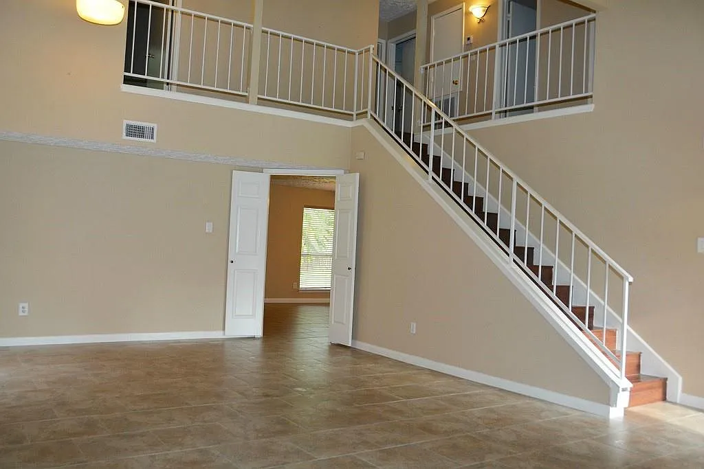 4 bed, 2.5 bath, 2226 sqft, $2,100 — Photo 4