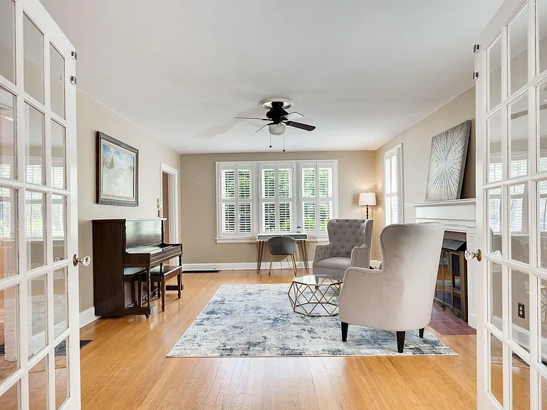 1114 Woodvale Dr — Photo 14