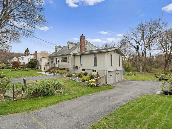 3rd image of 48 Grapevine Ave