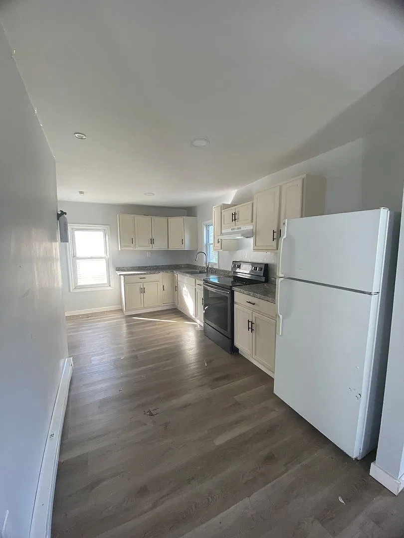 1380 Main St — Photo 1