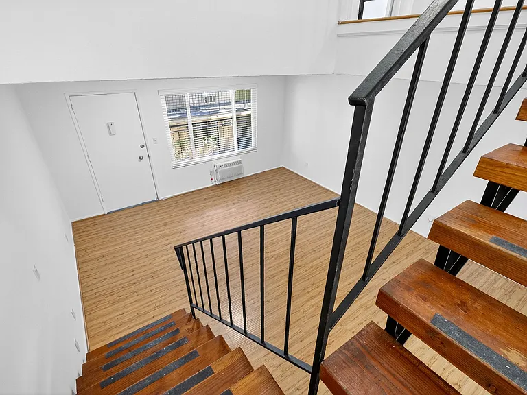 21736 Roscoe Blvd — Photo 15