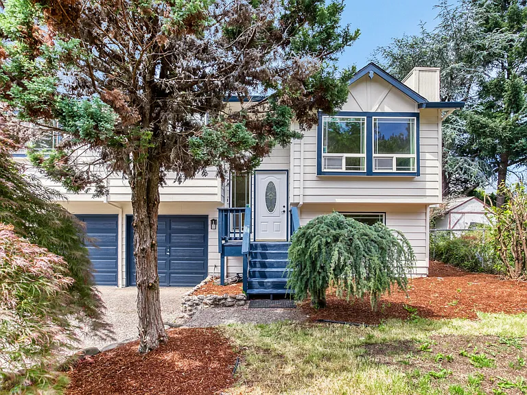 14539 SE Center St — Photo 3