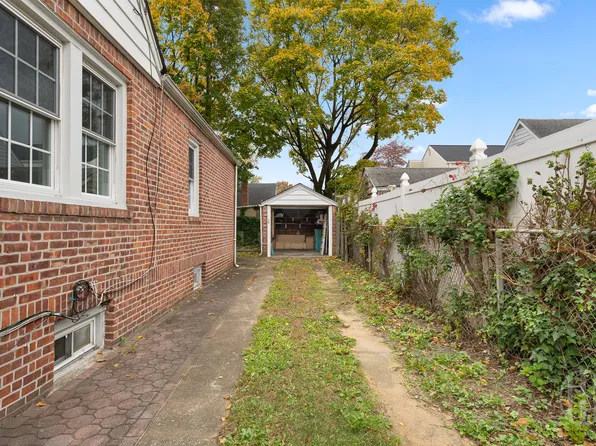 246-14 137th Road image 25 of 26