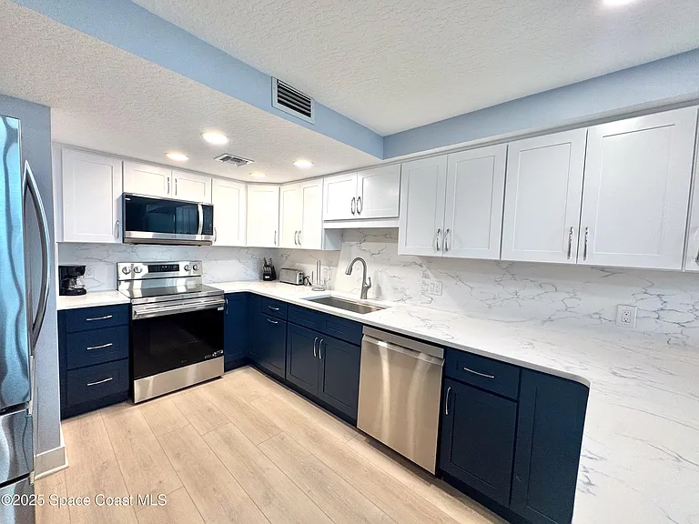 5050 Ocean Beach Blvd #301 — Photo 12