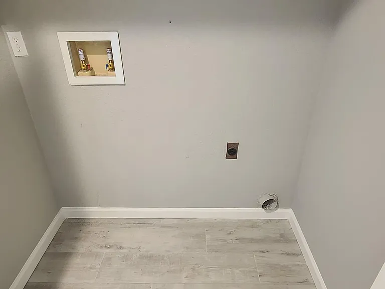 2347 South Ave — Photo 8
