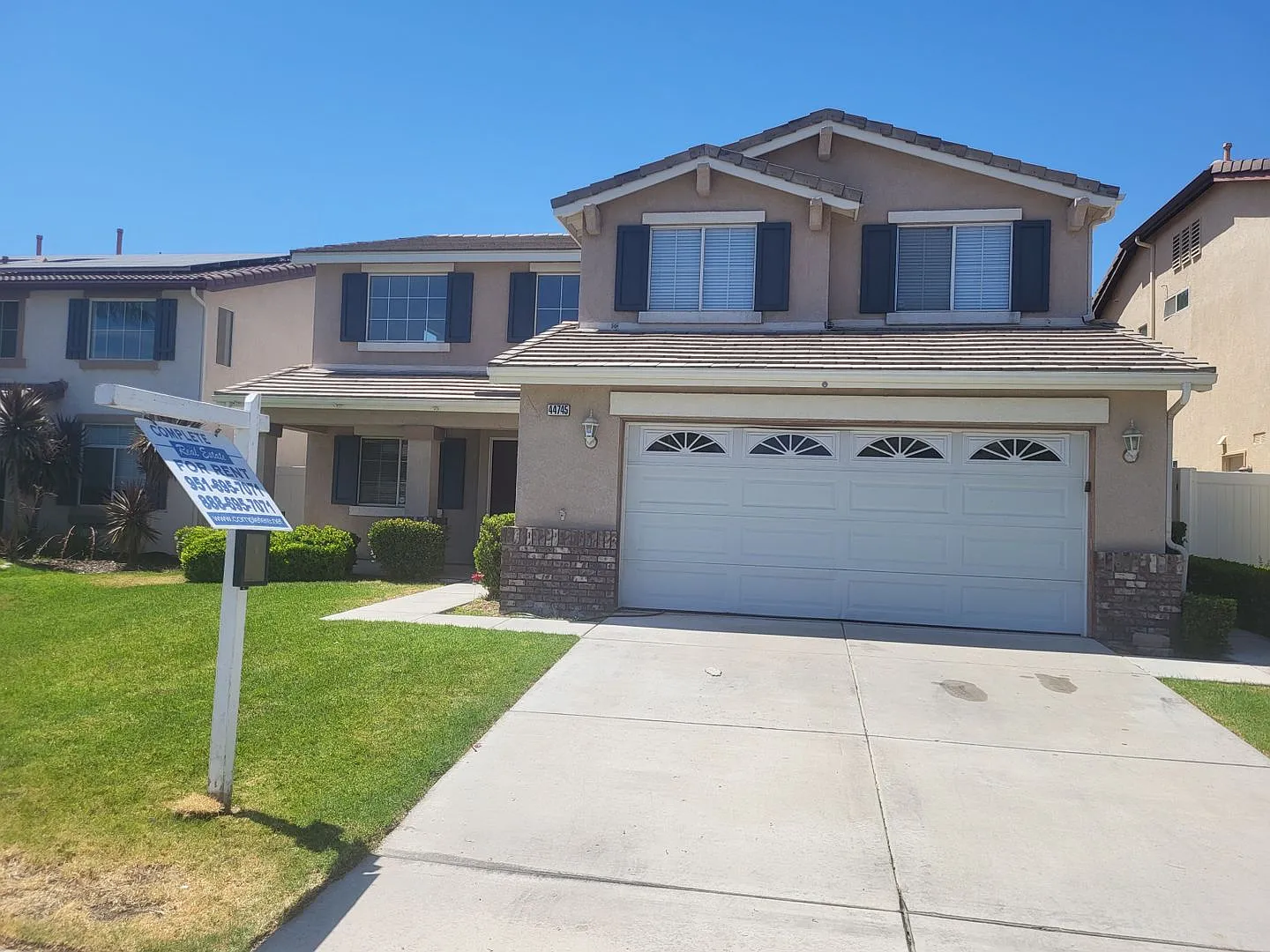 Great 4 Bedroom + Office/Den & Bonus in Summerhill (Redhawk) — Photo 2