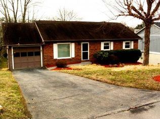 1128 Sourmash Dr, Kingsport, TN 37660