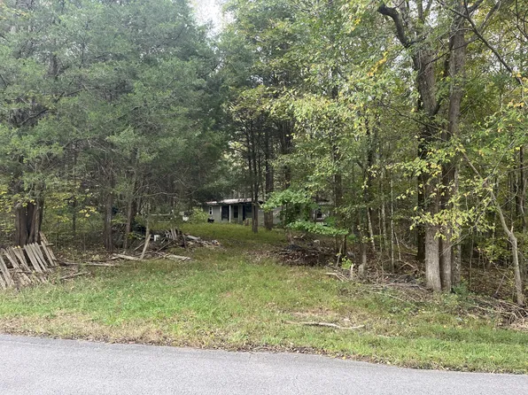 3220 N Hinton Rd, Clarksville, TN 37043