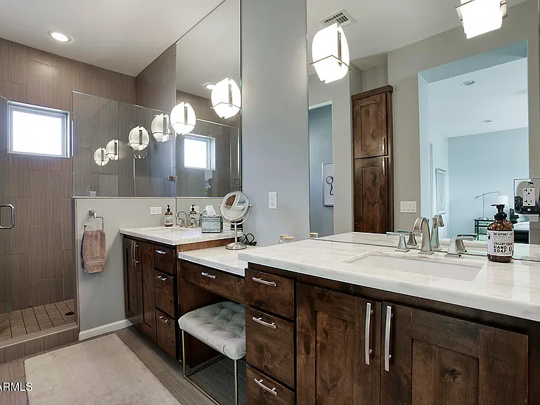 5010 N 34th St #3 — Photo 15