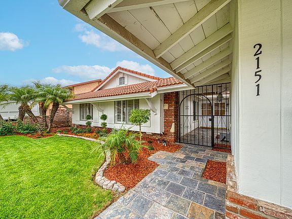 Fresh and new landscaping, Gardener included.