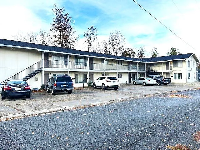 320 North St photo 1