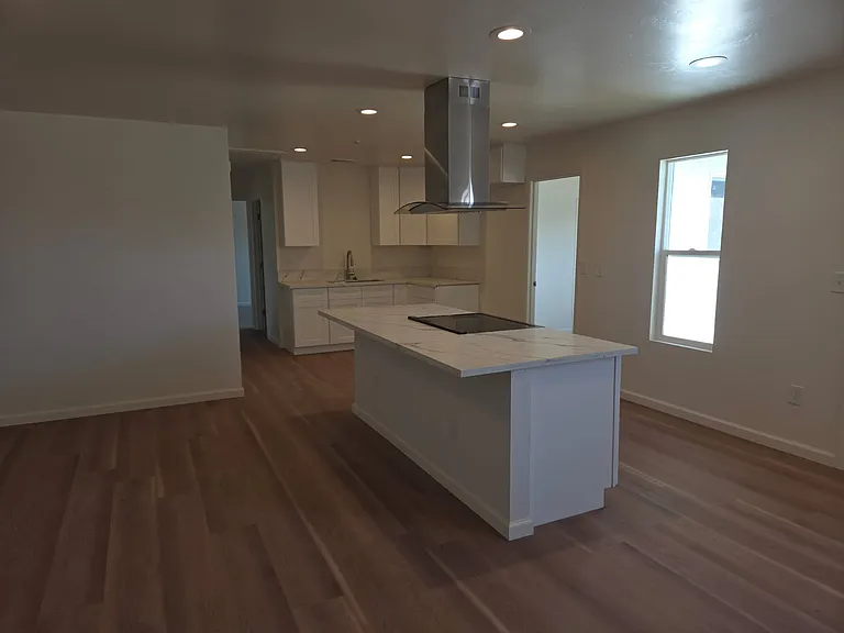 2020 Aspen St — Photo 2