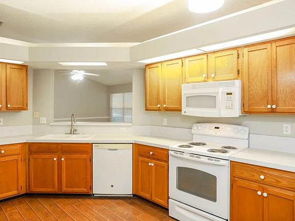 4th image of 5667 Plum Hollow Dr W