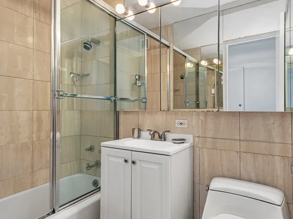 118 East 60th Street image 9 of 15