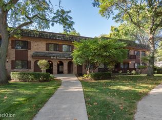 7930 Woodglen Ln APT 108, Downers Grove, IL 60516