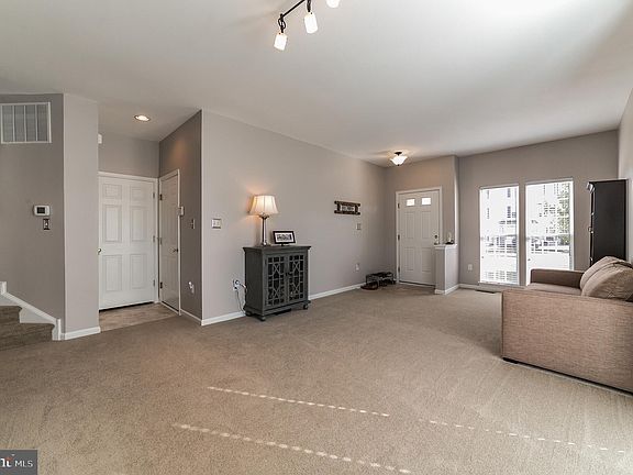 5th image of 127 N Savanna Dr