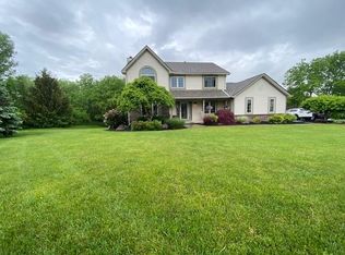 14 Sunset Dr, Livonia, NY 14487