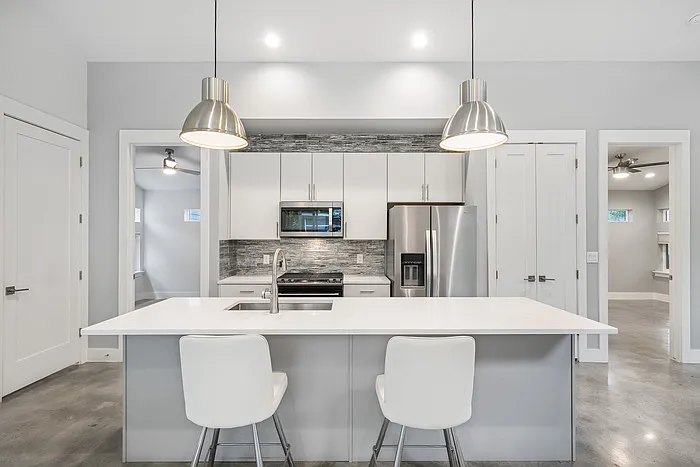 505 W Odell St — Photo 3