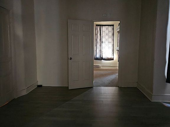 4th image of 648 Linden Ave