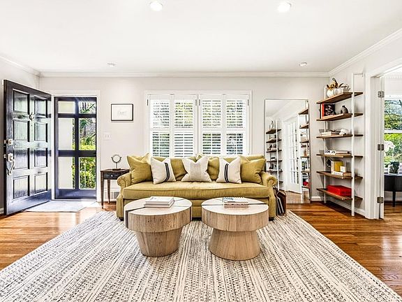 4th image of 1264 Spring Valley Ln NE