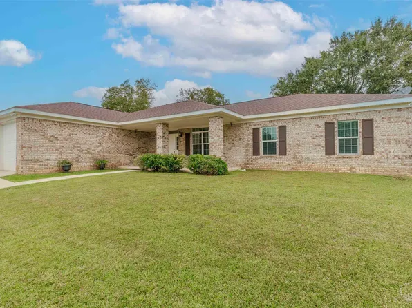 1560 Twin Pines Cir, Cantonment, FL 32533