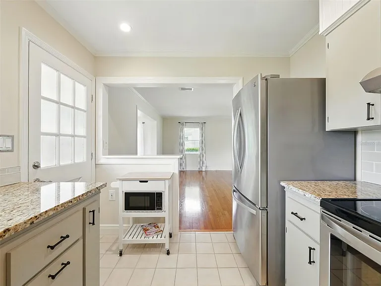 1426 Crestview Dr — Photo 13