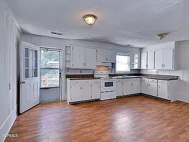 214 Fort Williams St #214 — Photo 3