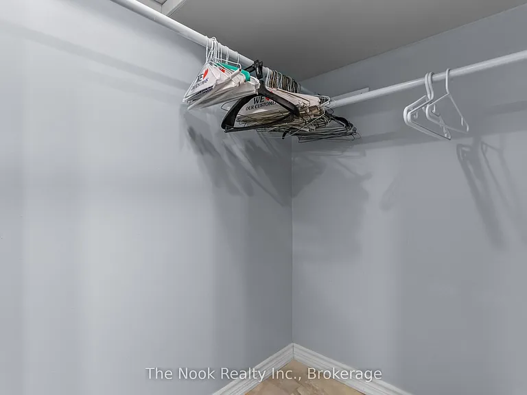 464 Gibbons St #BASEMENT — Photo 23